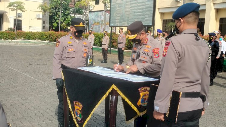 Kapolda Lampung Pimpin Sertijab Karolog dan Dir Resnarkoba