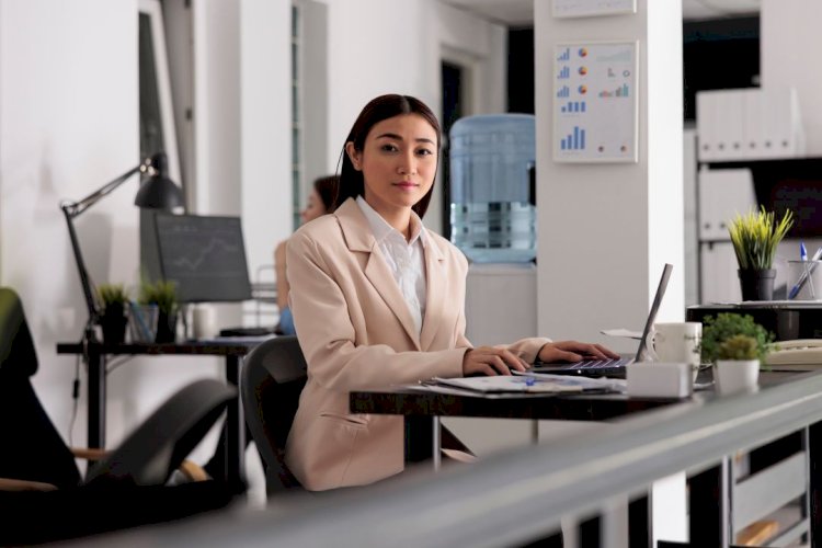 Pilih Software HRIS dari Indonesia atau Luar Negeri?