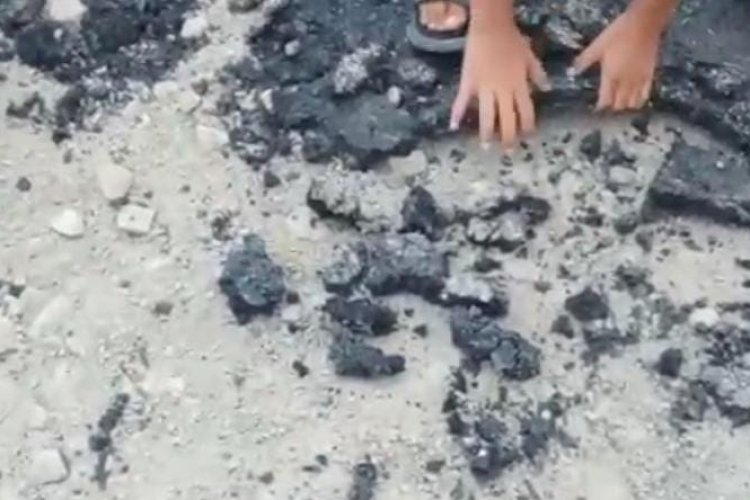 Aspal Jalan di Abung Timur Bisa Dikelupas Pakai Tangan - RMOLLAMPUNG.ID