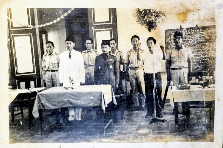 Zainal Abidin Pagaralam: Guru-cum-Ambtenaar yang Memimpin Provinsi Lampung