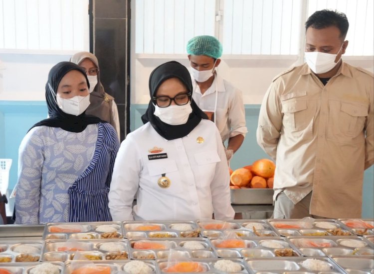 MBG di Lampung Timur Dimulai, Dibuka Bupati Ela di SDN 2 Desa Taman Sari