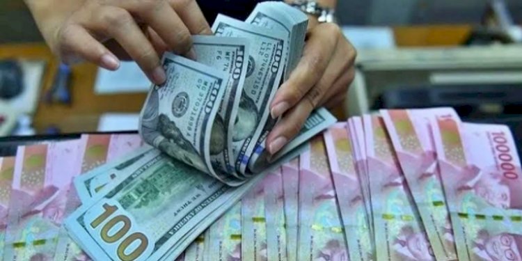 Ganti Menkeu, Rupiah Tetap Tertekan hingga Nyaris Rp17.900