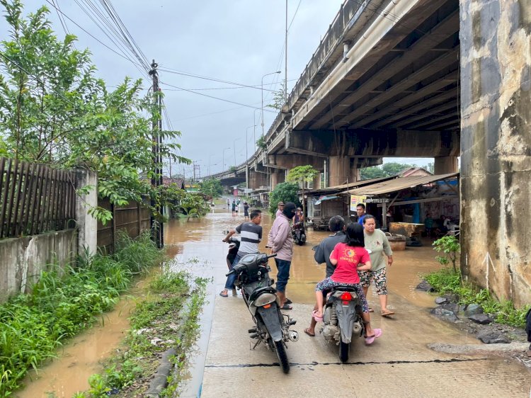 Jalan Bawah Flyover Natar Lampung Selatan Kebanjiran