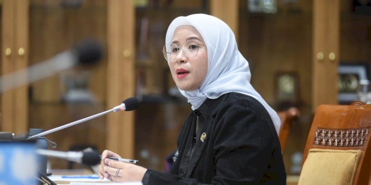 Guru Dikeroyok, Komisi X DPR: Ada Krisis Adab di Dunia Pendidikan