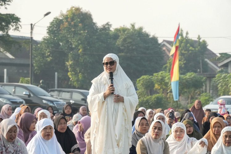 Idulfitri di Lampung Timur Tanpa Kemewahan Halal Bihalal, Bupati Ella Pilih Berbagi di Jabung