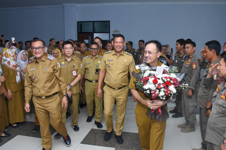 Dilepas Menuju Pemprov Lampung, Mirza Irawan Resmi Jabat Kepala BKAD Provinsi