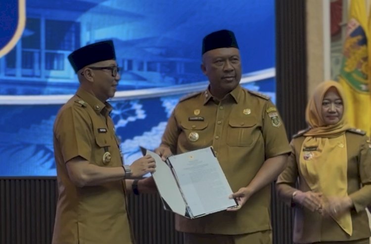 Gubernur Lampung Serahkan SK Plt Bupati Lamteng kepada I Komang Koheri