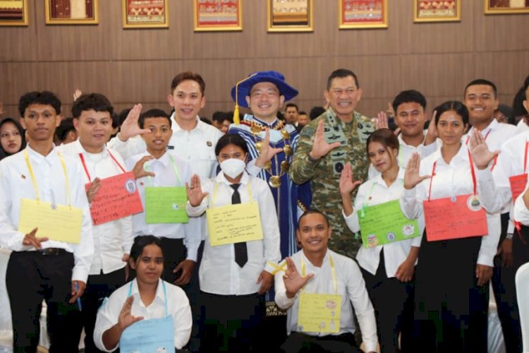 Jadi Pemateri di UIM, Bupati Egi Ajak Mahasiswa Baru Temukan ‘Daya Ungkit’