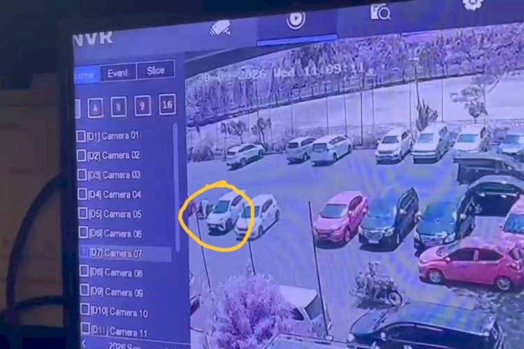CCTV Rekam Pria Bermotor Ambil HP Jurnalis yang Terjatuh di DPRD Lampung