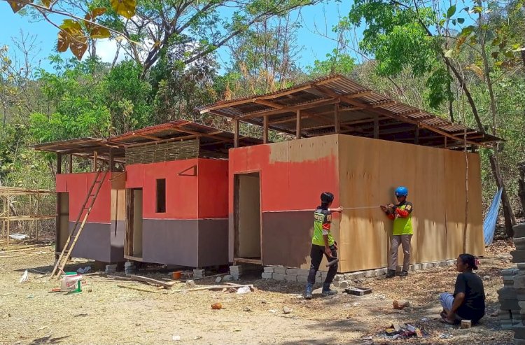 Overlanding Indonesia Lampung Bangun Puluhan Huntara untuk Korban Gempa NTT