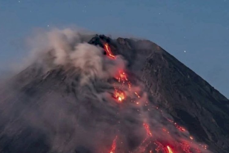 Gunung Merapi Kembali Luncurkan Lava Pijar, Jarak Capai 2 Kilometer