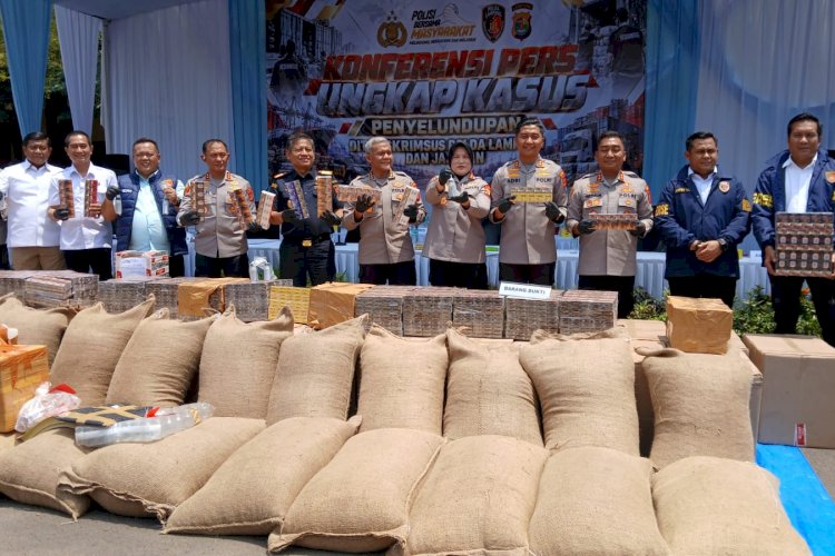 Polda Lampung Sita 1,7 Juta Batang Rokok Ilegal, Dua Mobil Pengangkut Diamankan