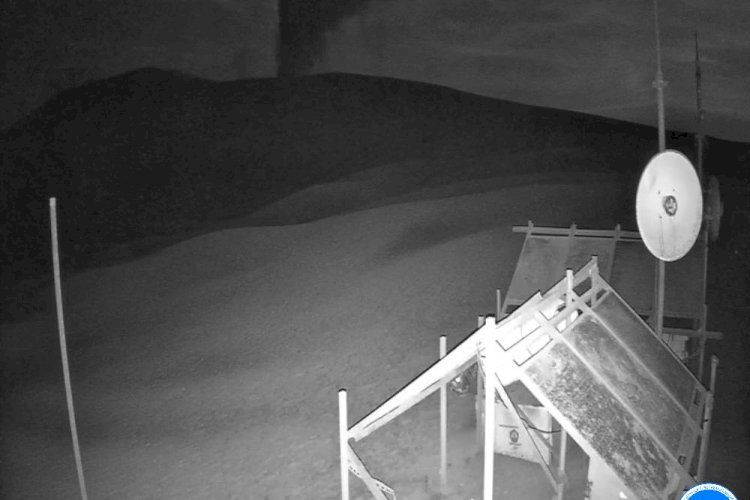 Erupsi Anak Krakatau Malam Hari, Abu Vulkanik Bergerak ke Pandeglang