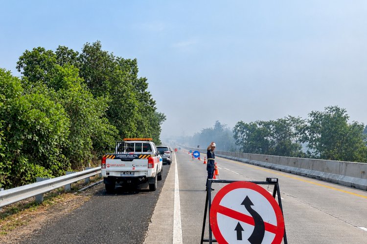 PT BTB Beberkan Penanganan Asap Kebakaran TPA Bandar Jaya di Tol Bakter