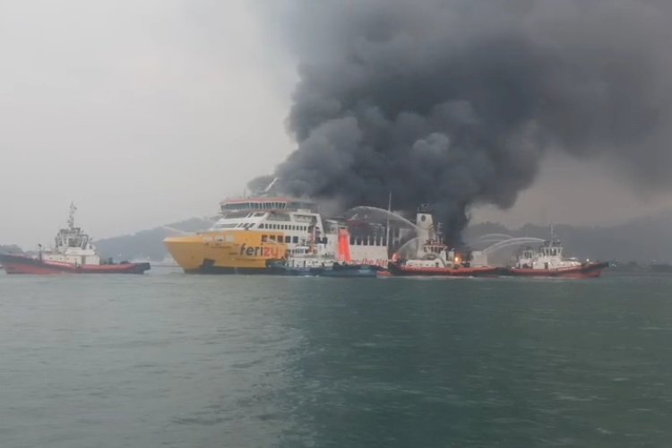 Kapal Terbakar di Alur Merak, Tim SAR Bergerak Evakuasi Penumpang