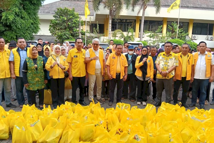HUT ke-62, Golkar Lampung Bagikan Sembako kepada Masyarakat