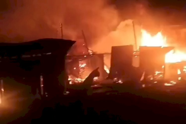 Lima Rumah Ludes Terbakar di Sukau Lampung Barat, Kerugian Capai Rp1,85 Miliar
