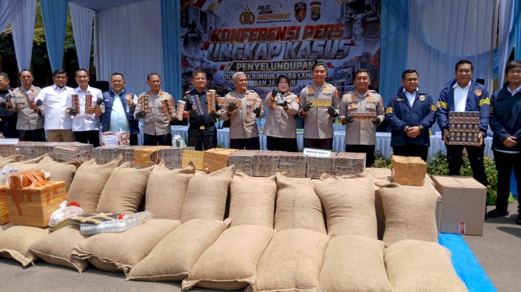 Polda Lampung Sita 1,7 Juta Batang Rokok Ilegal, Dua Mobil Pengangkut Diamankan