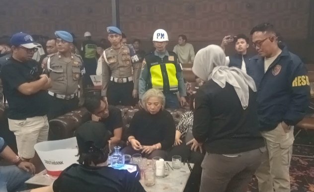 Personel Gabungan Razia 7 Tempat Hiburan Malam di Bandar Lampung, DJ Panda Negatif Narkoba