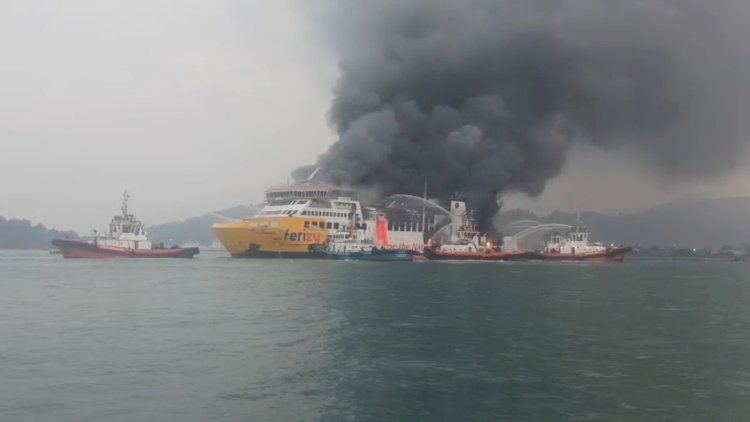 Kapal Terbakar di Alur Merak, Tim SAR Bergerak Evakuasi Penumpang