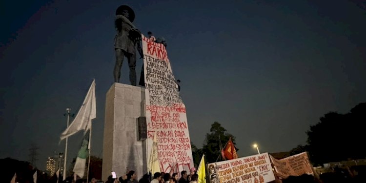 Massa Kepung Tugu Tani, Lima Tuntutan Menggema: Dari Karhutla hingga Pendidikan