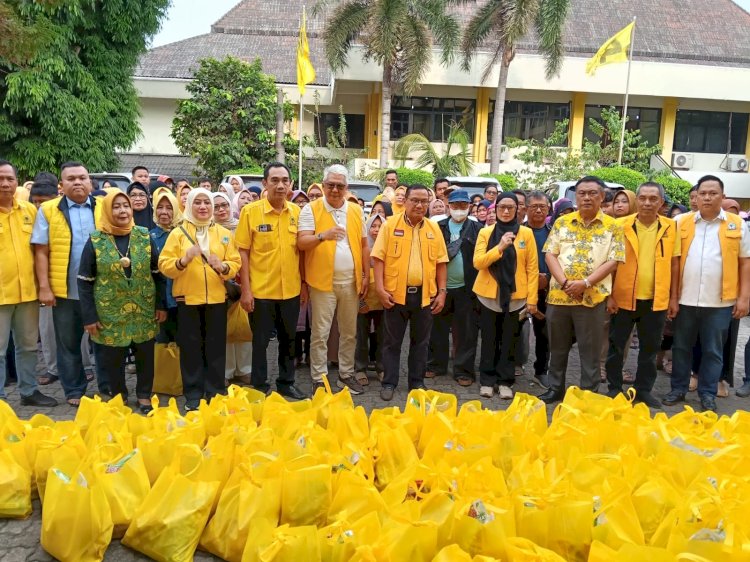 HUT ke-62, Golkar Lampung Bagikan Sembako kepada Masyarakat
