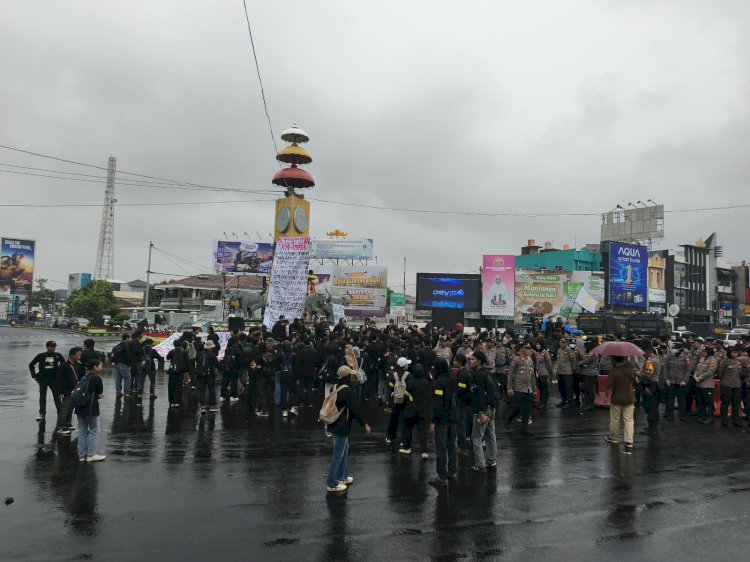 Demo di Tugu Adipura, Mahasiswa ITERA Sampaikan Lima Tuntutan ke Pemerintah
