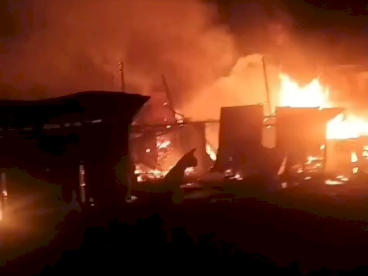 Lima Rumah Ludes Terbakar di Sukau Lampung Barat, Kerugian Capai Rp1,85 Miliar